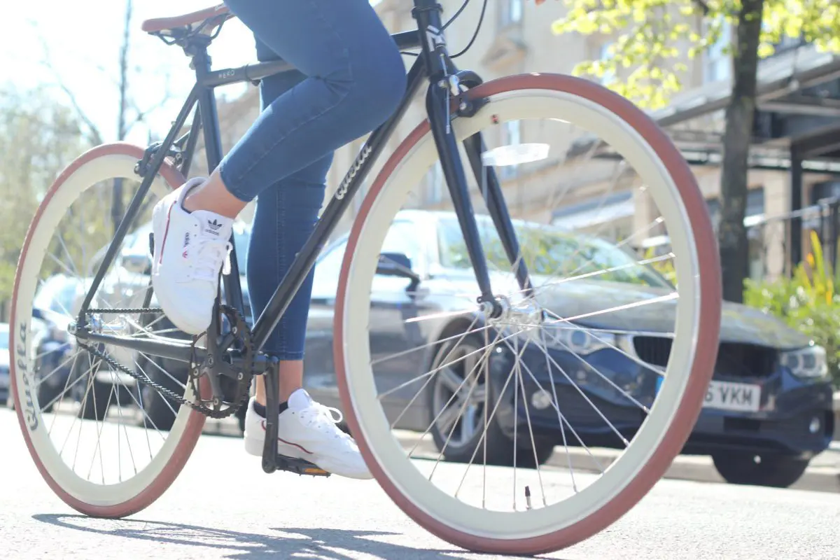 Nero Courier Cappuccino Single-Speed Bike - Image 3