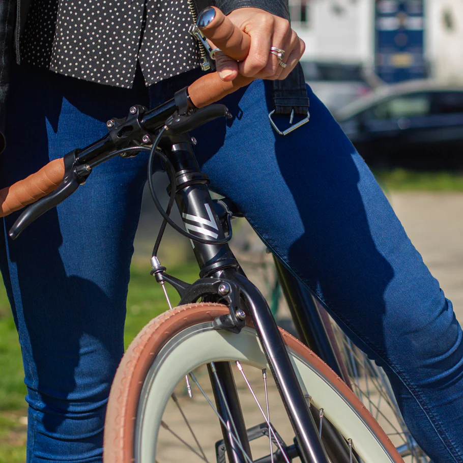 Nero Courier Cappuccino Single-Speed Bike - Image 5